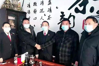如何应对拖欠款项的客户？